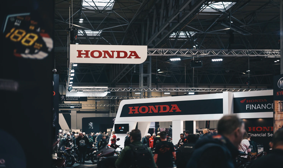 Steal The Spotlight With These Tradeshow Sign Tips & Tricks