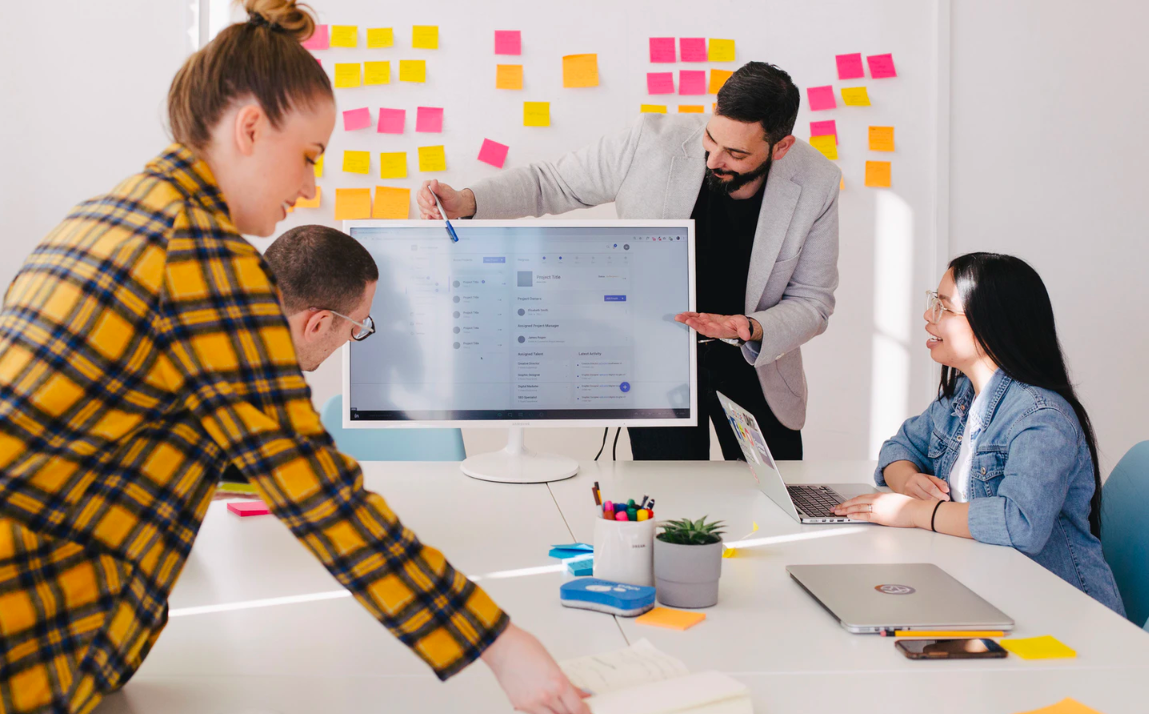 How To Communicate & Present Your Ideas To A Sign Expert