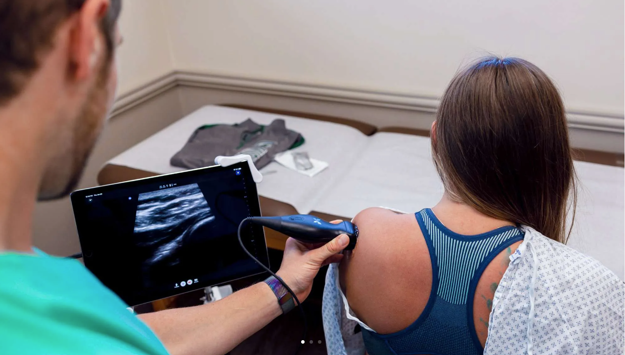 Ultrasound on a patient's shoulder.
